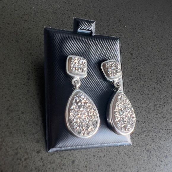 Elegant Set of Sparkling Earrings - Teardrop, Round, Heart Designs Crystals - Picture 3 of 8